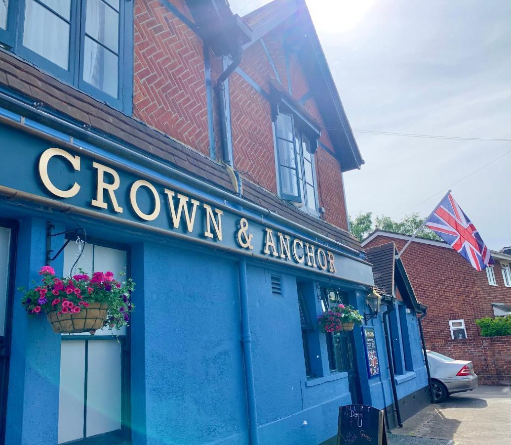 ホテル Crown & Anchor ウォーキング エクステリア 写真